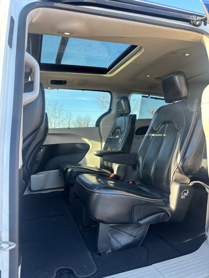 Used 2018 Chrysler Pacifica Limited image 20