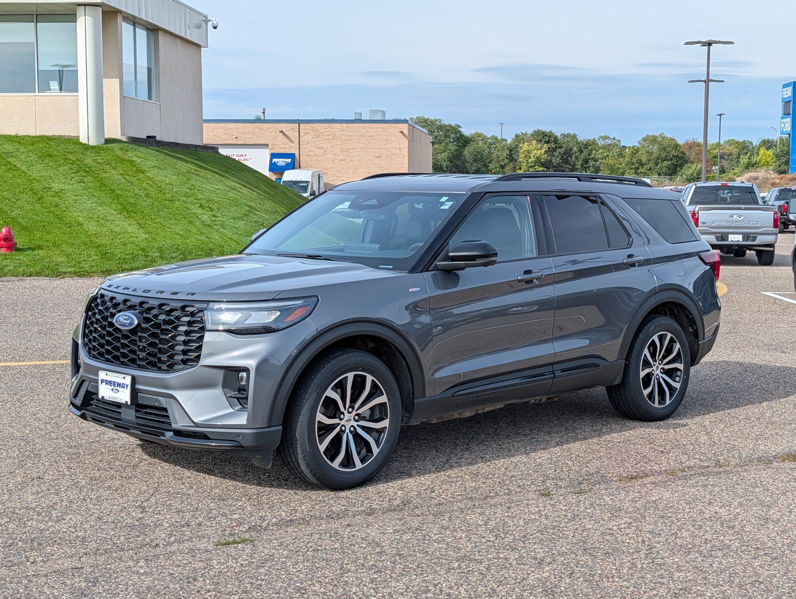Used 2025 Ford Explorer ST-Line AWD/4WD image 1