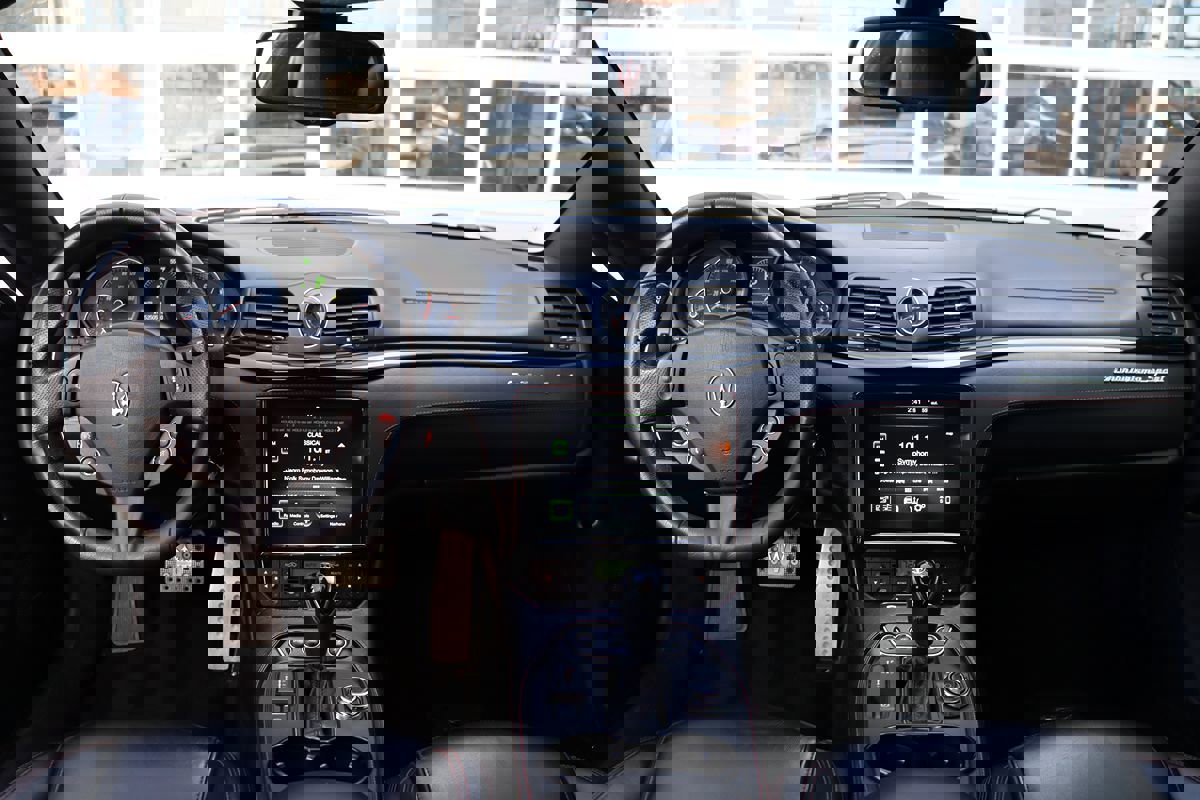 Used 2018 Maserati GranTurismo Sport image 11