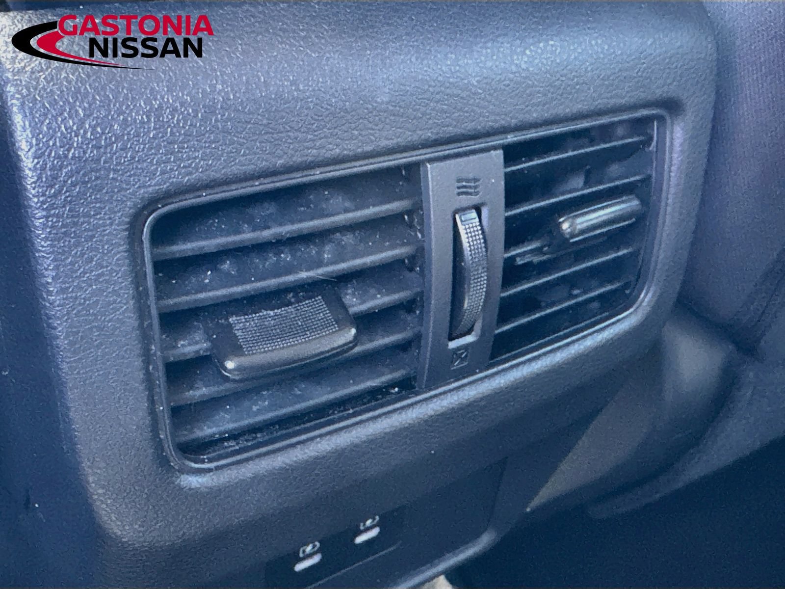 Used 2025 Nissan Rogue SV AWD/4WD image 33