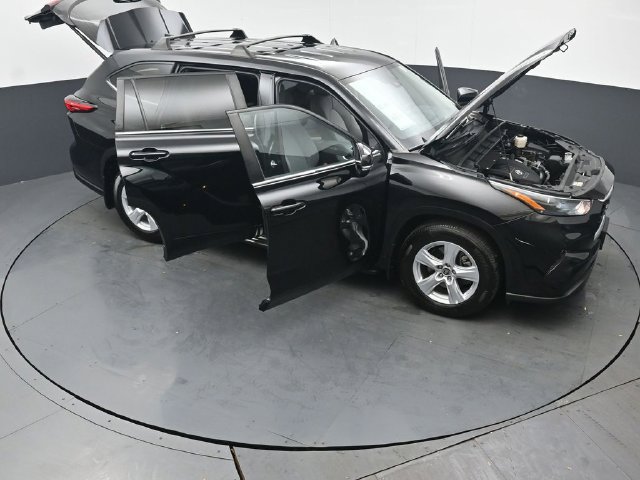 Used 2023 Toyota Highlander LE AWD/4WD image 52