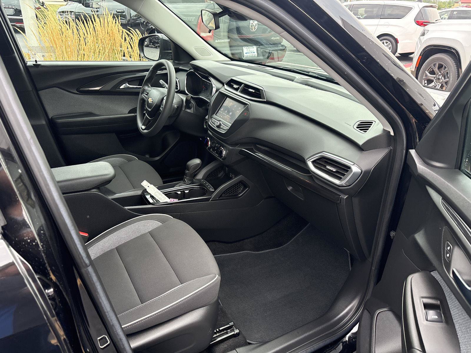 Used 2023 Chevrolet TrailBlazer LT AWD/4WD image 13