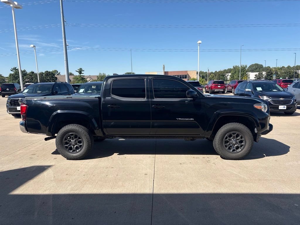 Used 2018 Toyota Tacoma SR5 AWD/4WD image 4