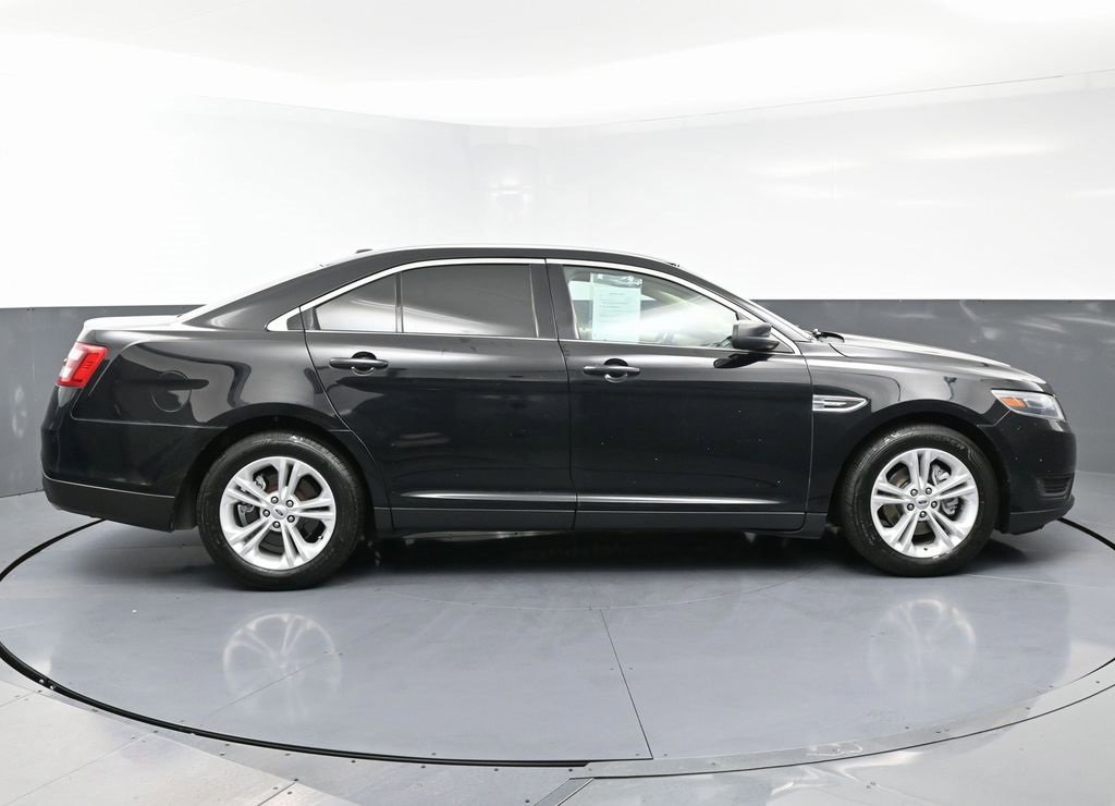 Used 2016 Ford Taurus SE image 8