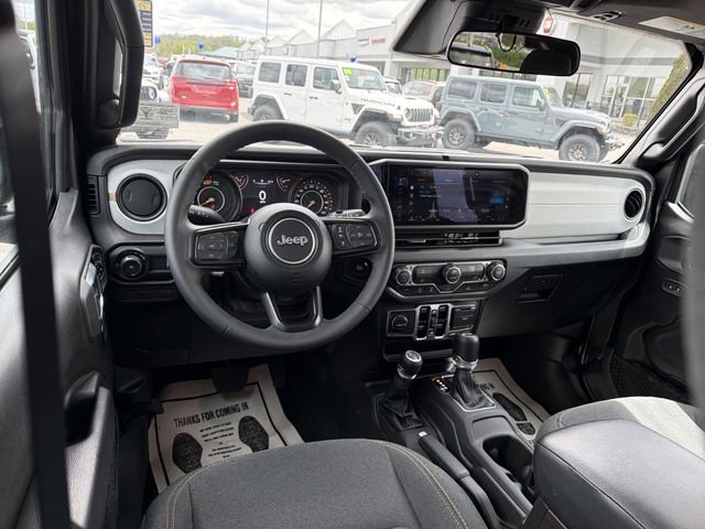 Used 2025 Jeep Wrangler Unlimited Sport AWD/4WD image 14