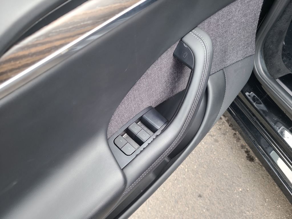 Used 2022 Tesla Model S image 18