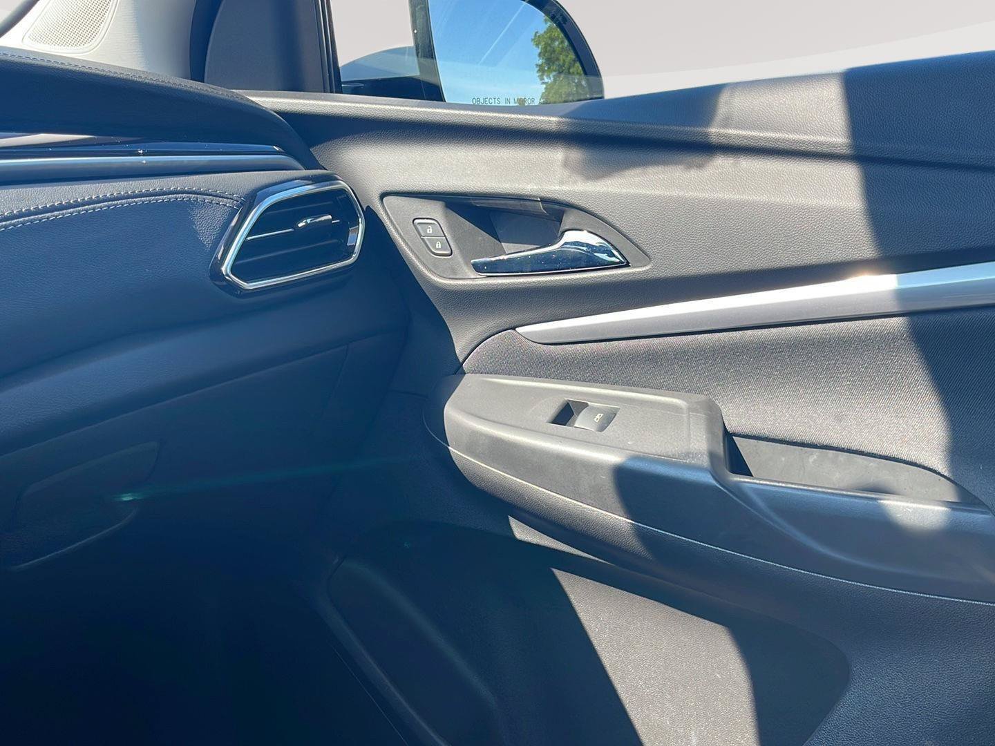 Used 2023 Chevrolet Bolt EUV LT w/ Comfort Package FWD image 28