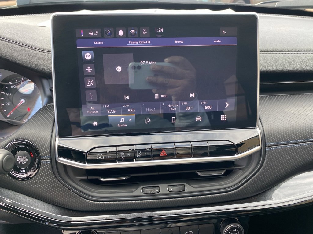 Used 2025 Jeep Compass Latitude w/ Altitude Special Edition image 33