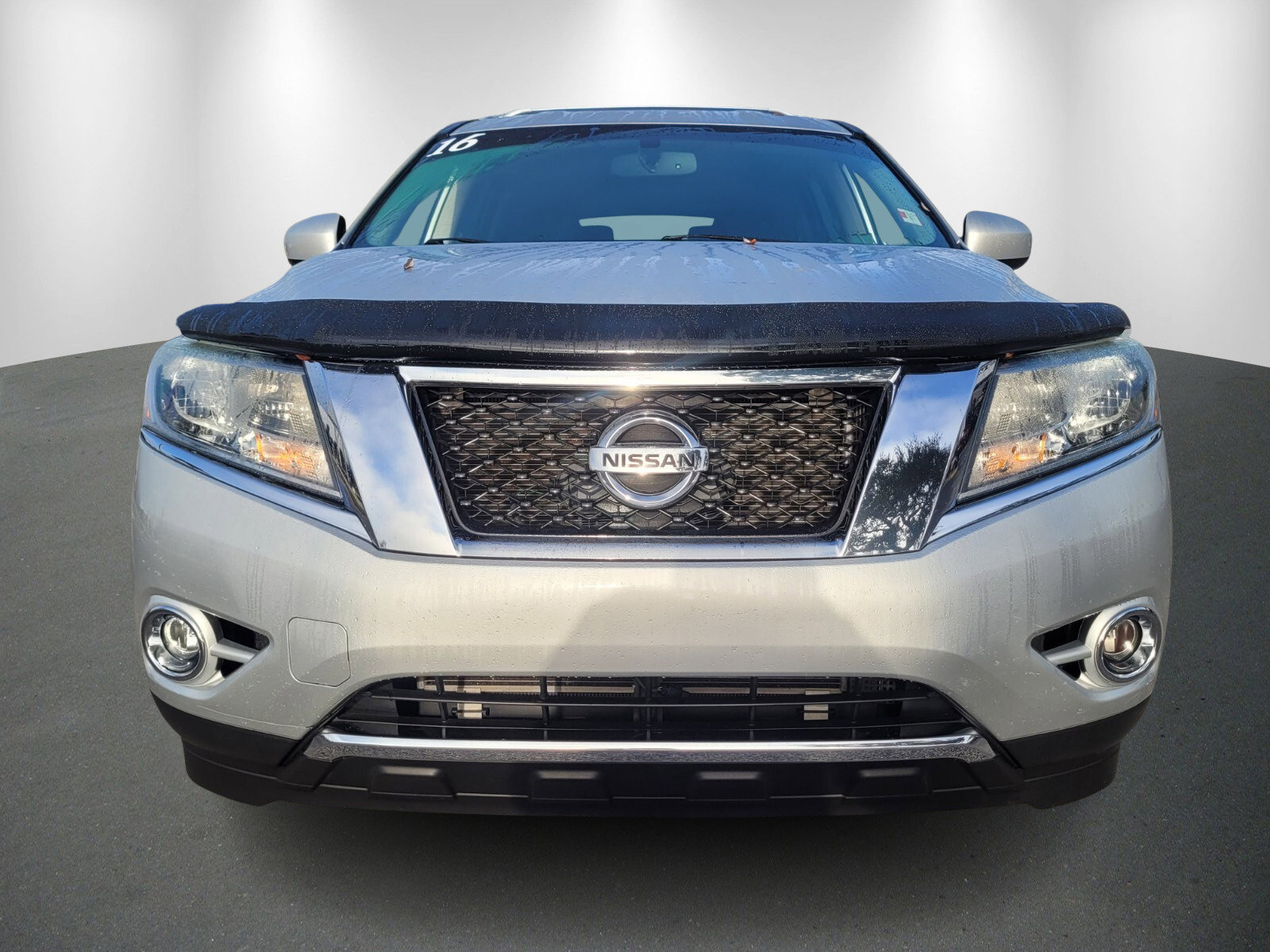 Used 2016 Nissan Pathfinder SV image 2