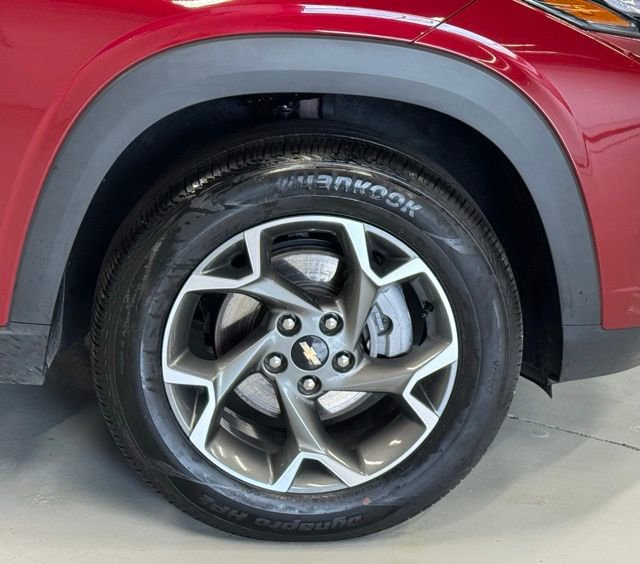 Used 2025 Chevrolet Trax LT w/ LT Convenience Package FWD image 23