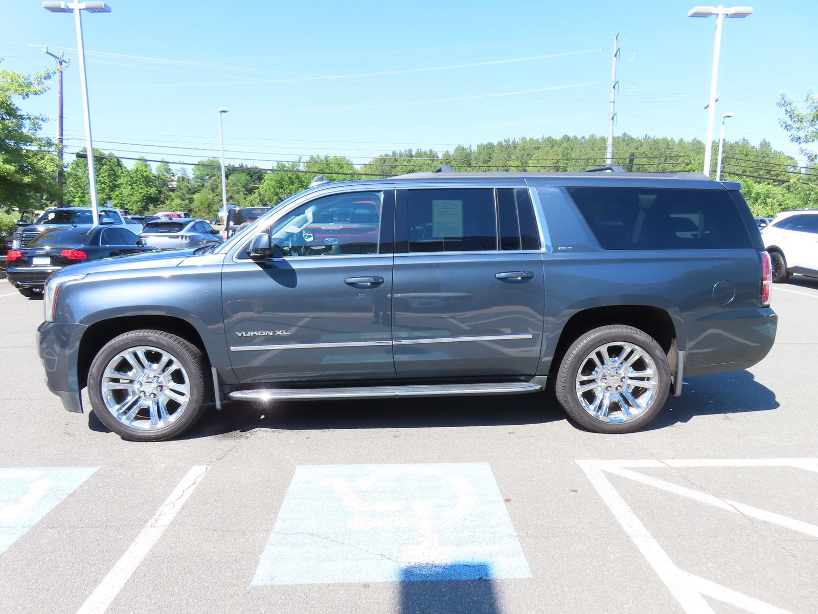 Used 2020 GMC Yukon XL SLT w/ Premium Edition AWD/4WD image 8
