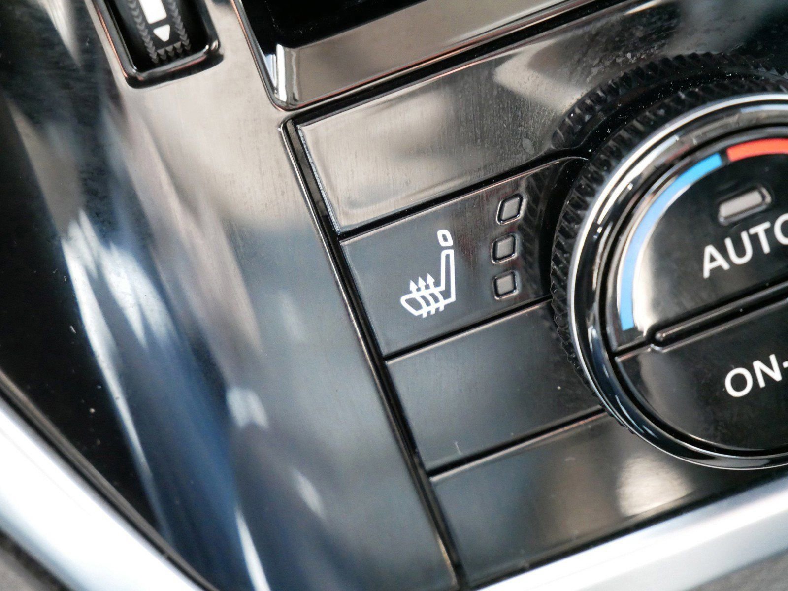 Used 2023 Nissan Rogue SL w/ SL Premium Package image 21