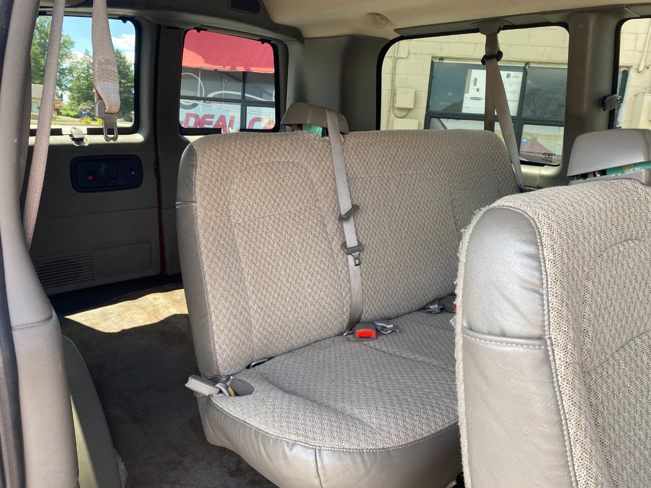 Used 2008 Chevrolet Express 1500 Passenger w/ LT Preferred Equipment Group RWD image 18