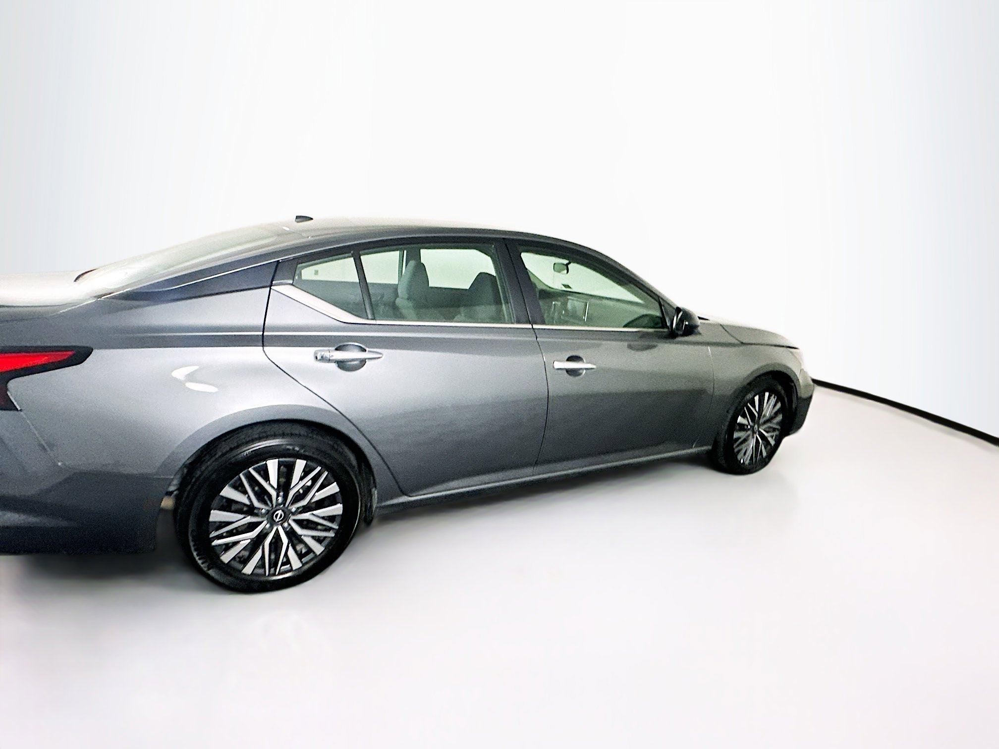 Used 2025 Nissan Altima 2.5 SV image 10