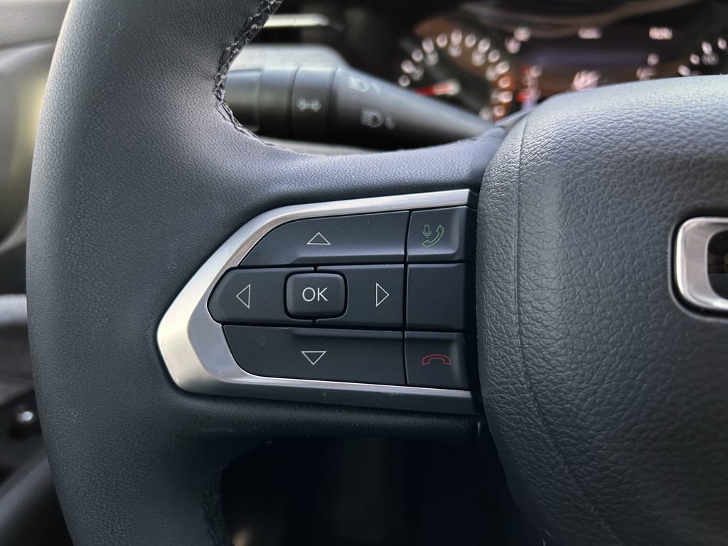 Used 2025 Jeep Compass Latitude image 18