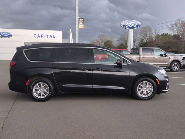 Used 2022 Chrysler Pacifica Touring-L image 14