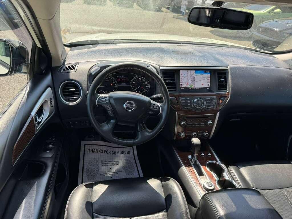 Used 2017 Nissan Pathfinder Platinum AWD/4WD image 6