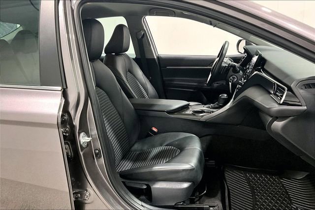 Used 2024 Toyota Camry SE image 30