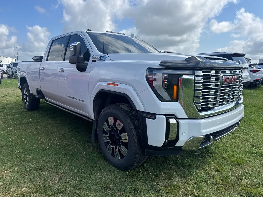 Used 2025 GMC Sierra 2500 Denali w/ Technology Package AWD/4WD image 3