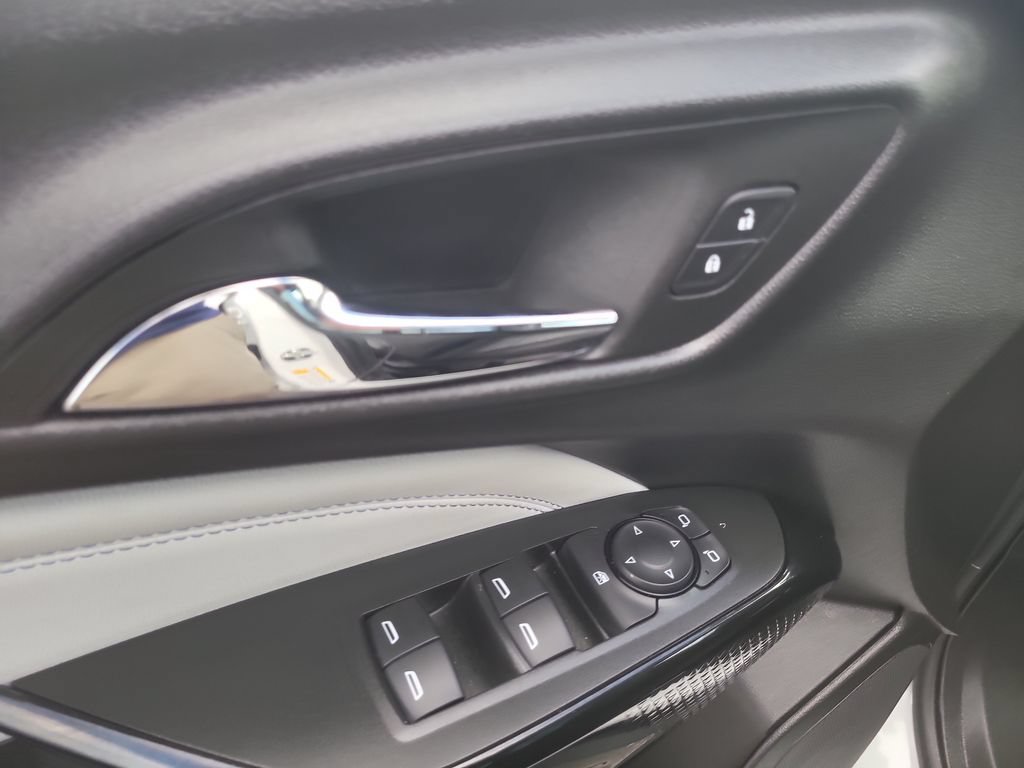 Used 2025 Chevrolet Trax LT FWD image 18