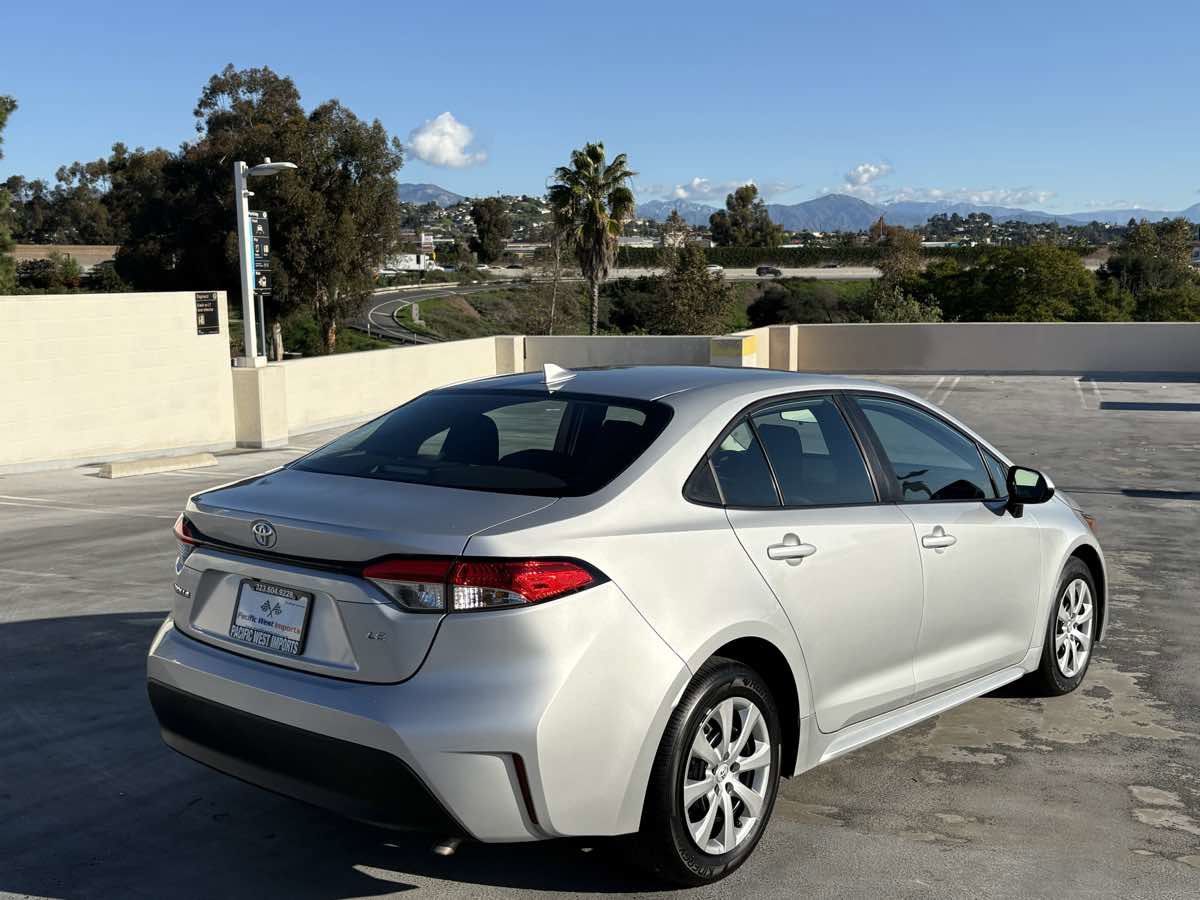 Used 2025 Toyota Corolla LE image 29
