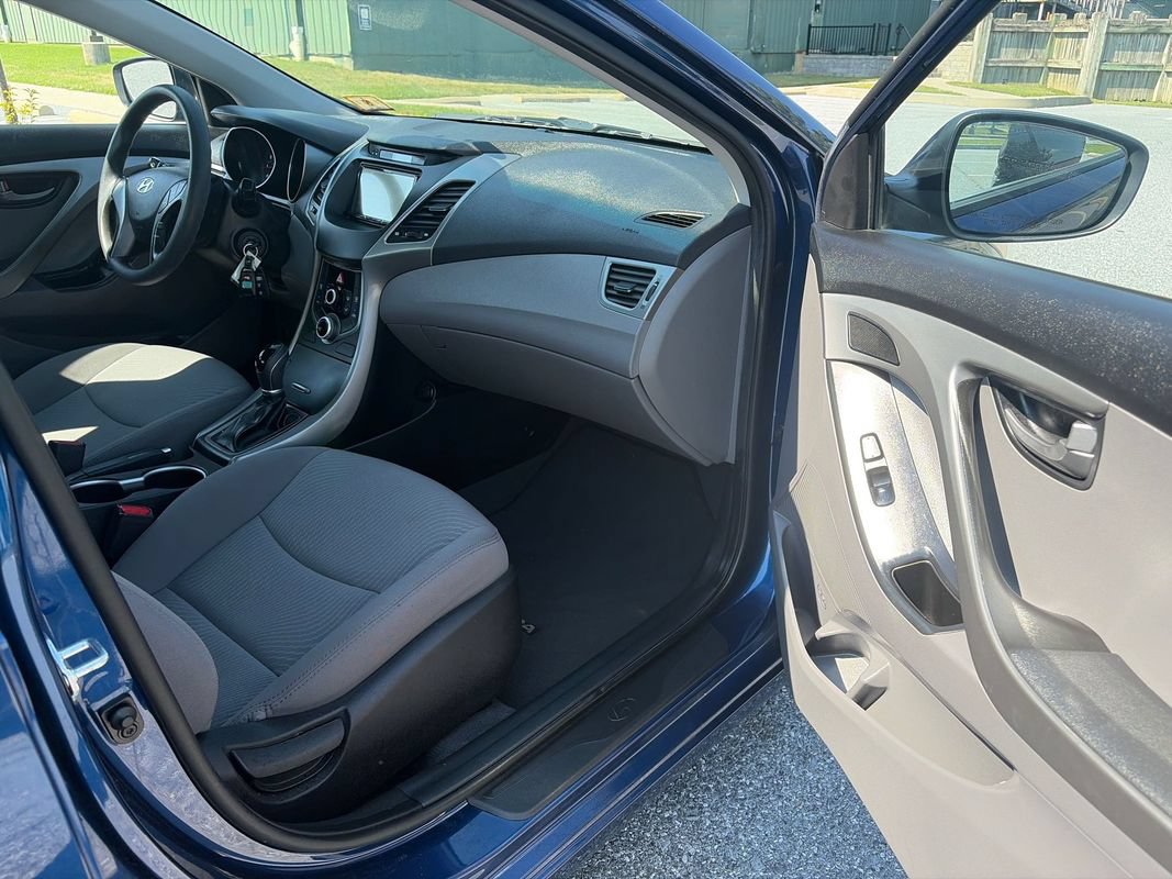 Used 2016 Hyundai Elantra SE FWD image 14