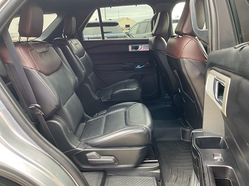Used 2023 Ford Explorer Platinum w/ Technology Package AWD/4WD image 14