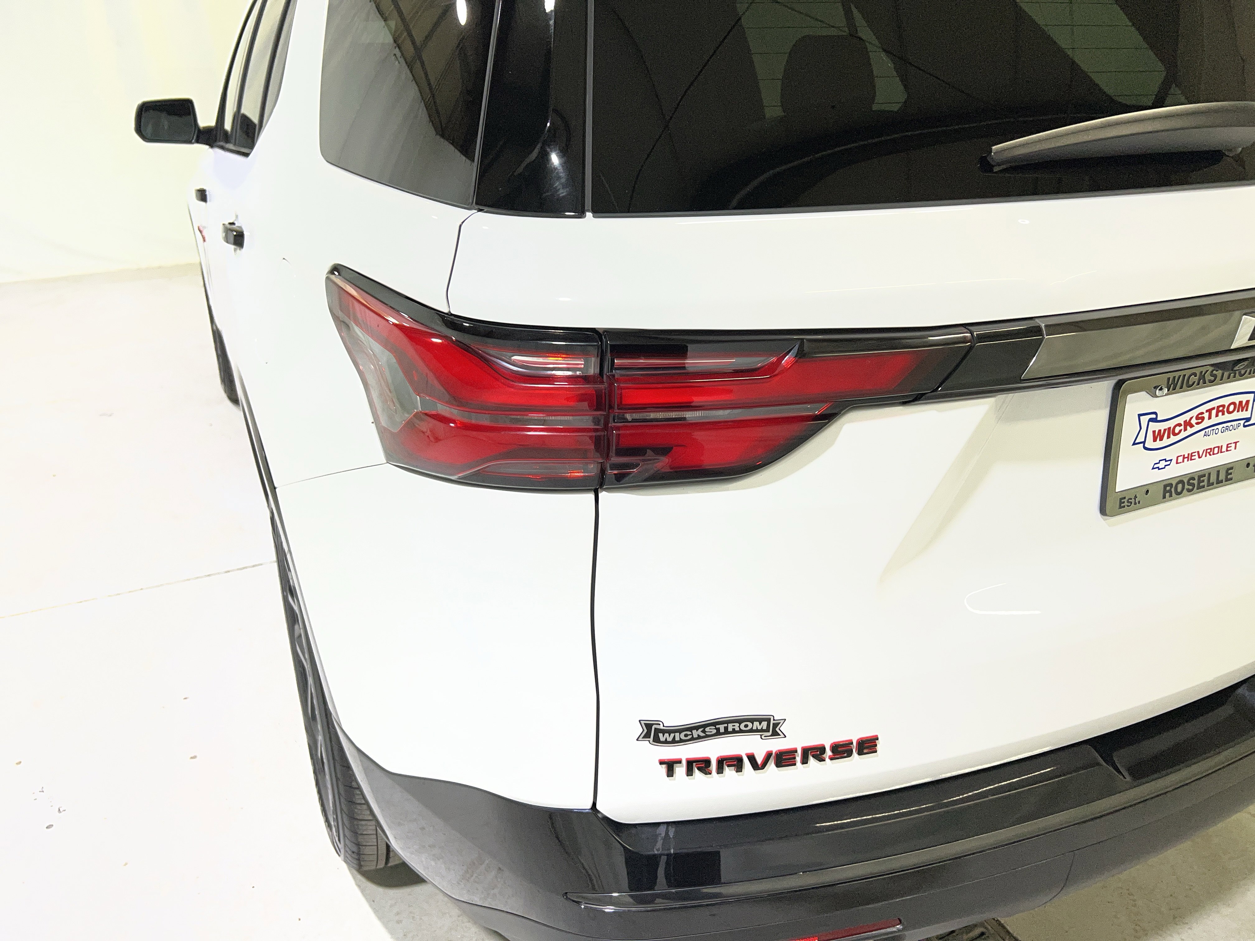 Used 2023 Chevrolet Traverse Premier w/ Redline Edition image 10