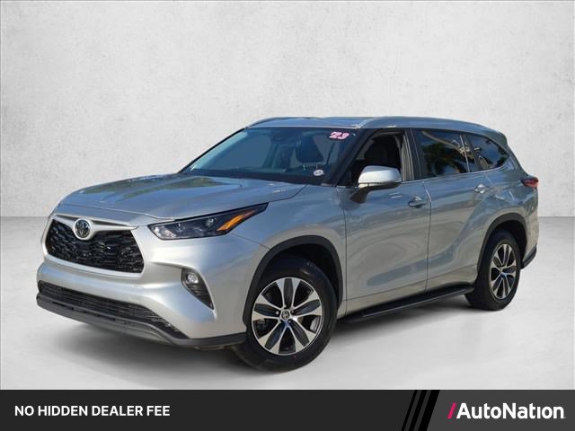 Used 2023 Toyota Highlander XLE FWD image 1