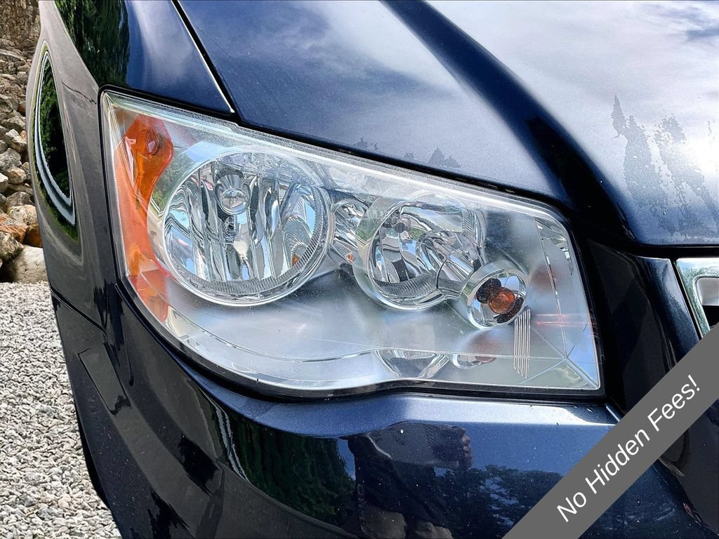 Used 2014 Chrysler Town & Country Touring-L w/ Driver Convenience Group FWD image 26