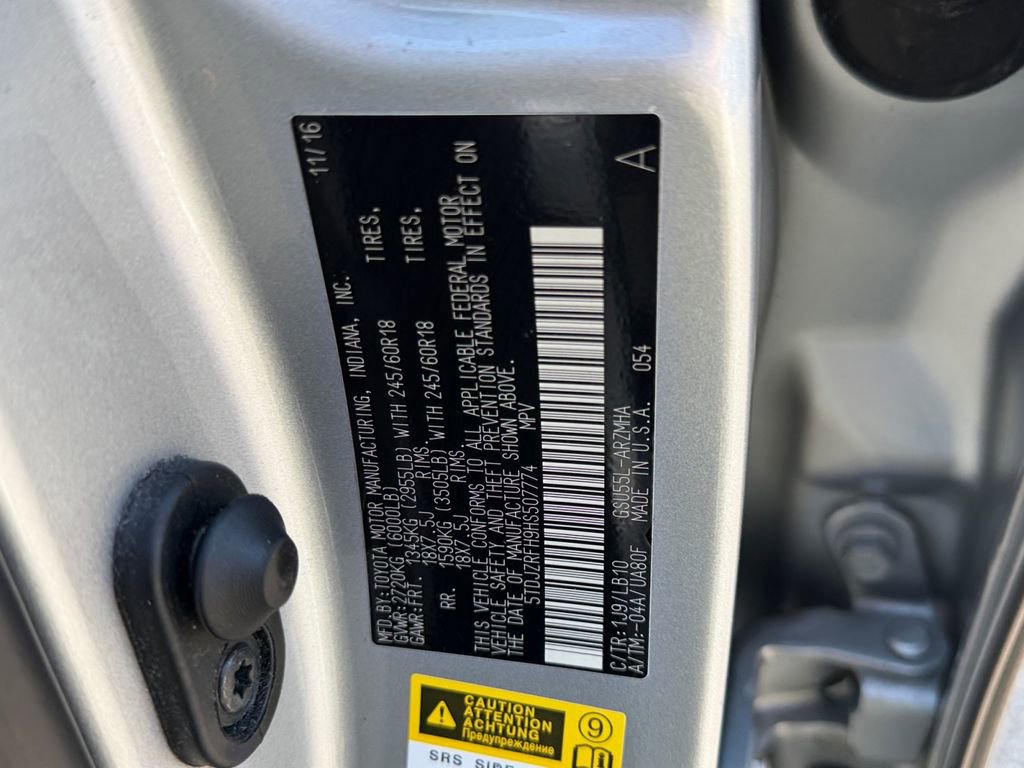 Used 2017 Toyota Highlander XLE w/ Carpet Mat Package image 28