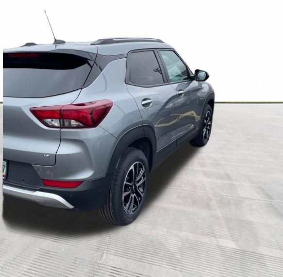 Used 2025 Chevrolet TrailBlazer LT w/ LT Cold Weather Package image 6