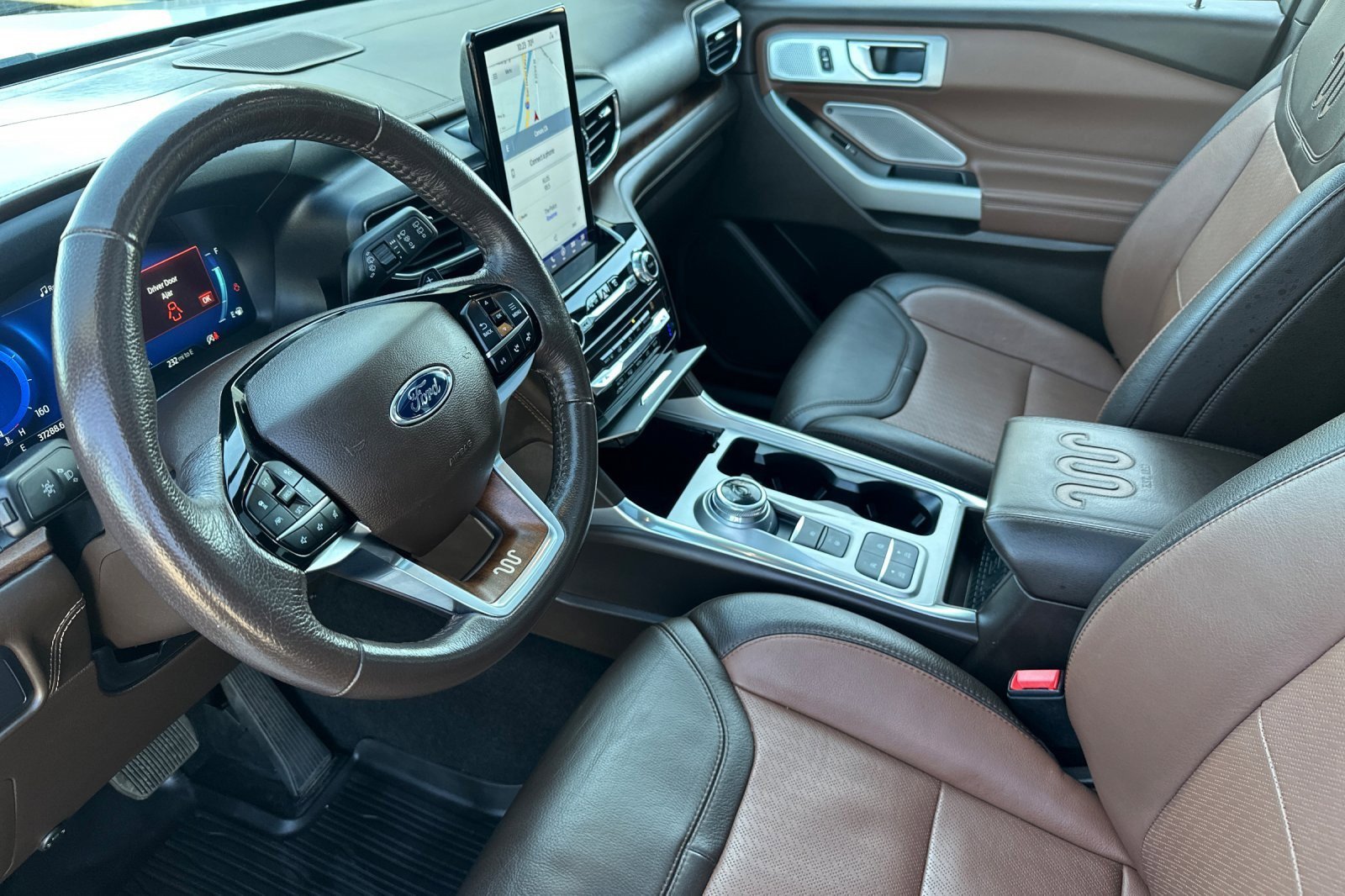 Used 2021 Ford Explorer King Ranch w/ Premium Technology Package image 9