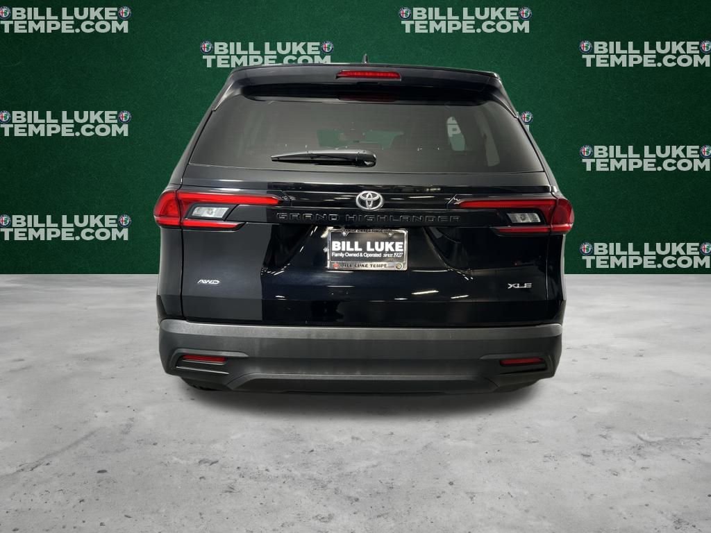 Used 2025 Toyota Grand Highlander AWD image 5
