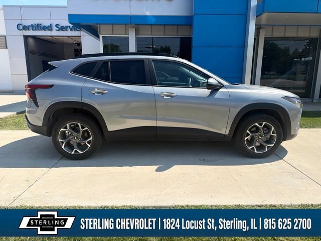 Used 2025 Chevrolet Trax LT FWD image 6