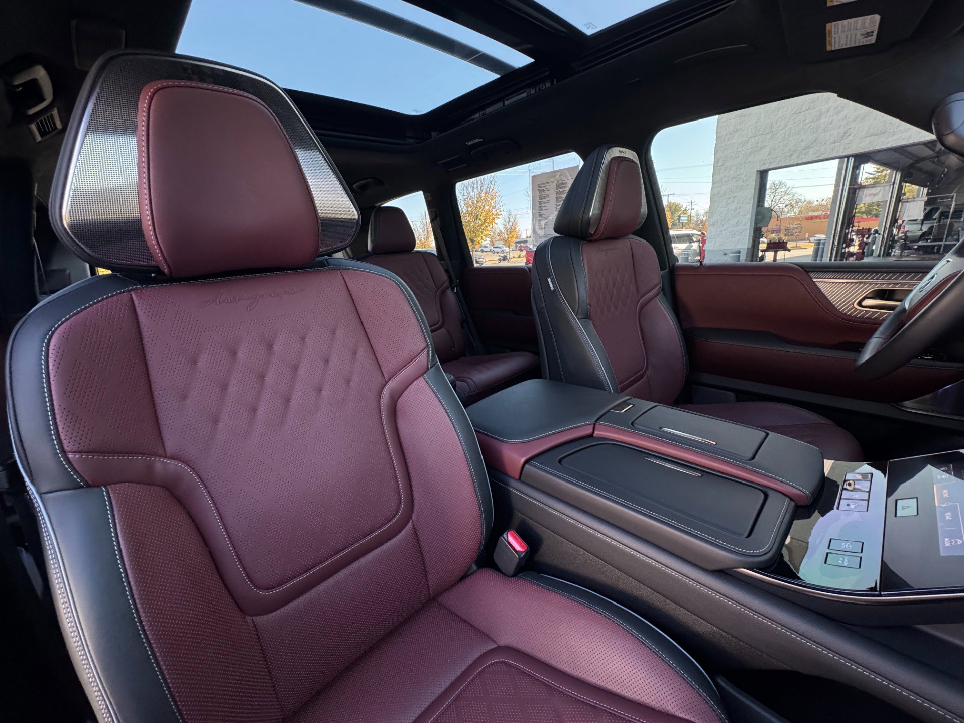 Used 2025 INFINITI QX80 Autograph w/ Autograph Exterior Package image 26