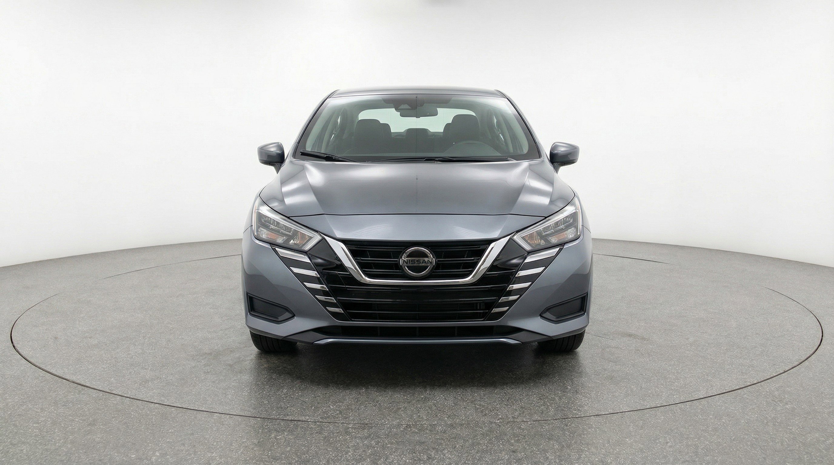 Used 2025 Nissan Versa SV image 2