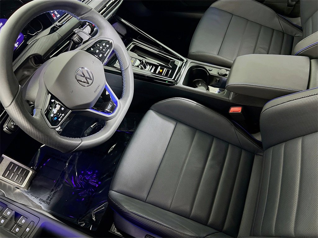 Used 2024 Volkswagen Golf R image 21