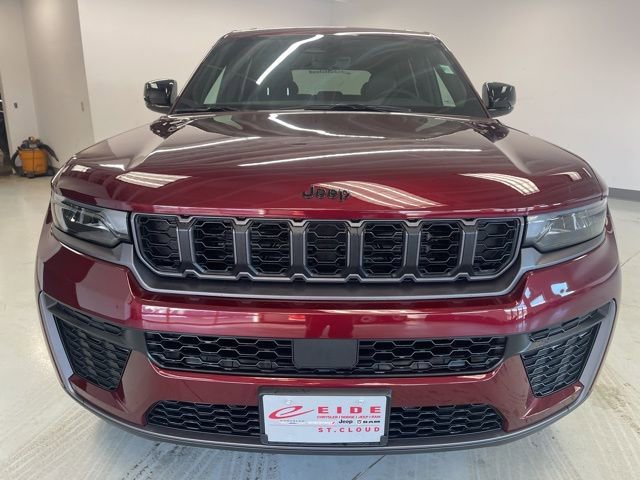 New 2026 Jeep Grand Cherokee Laredo image 2