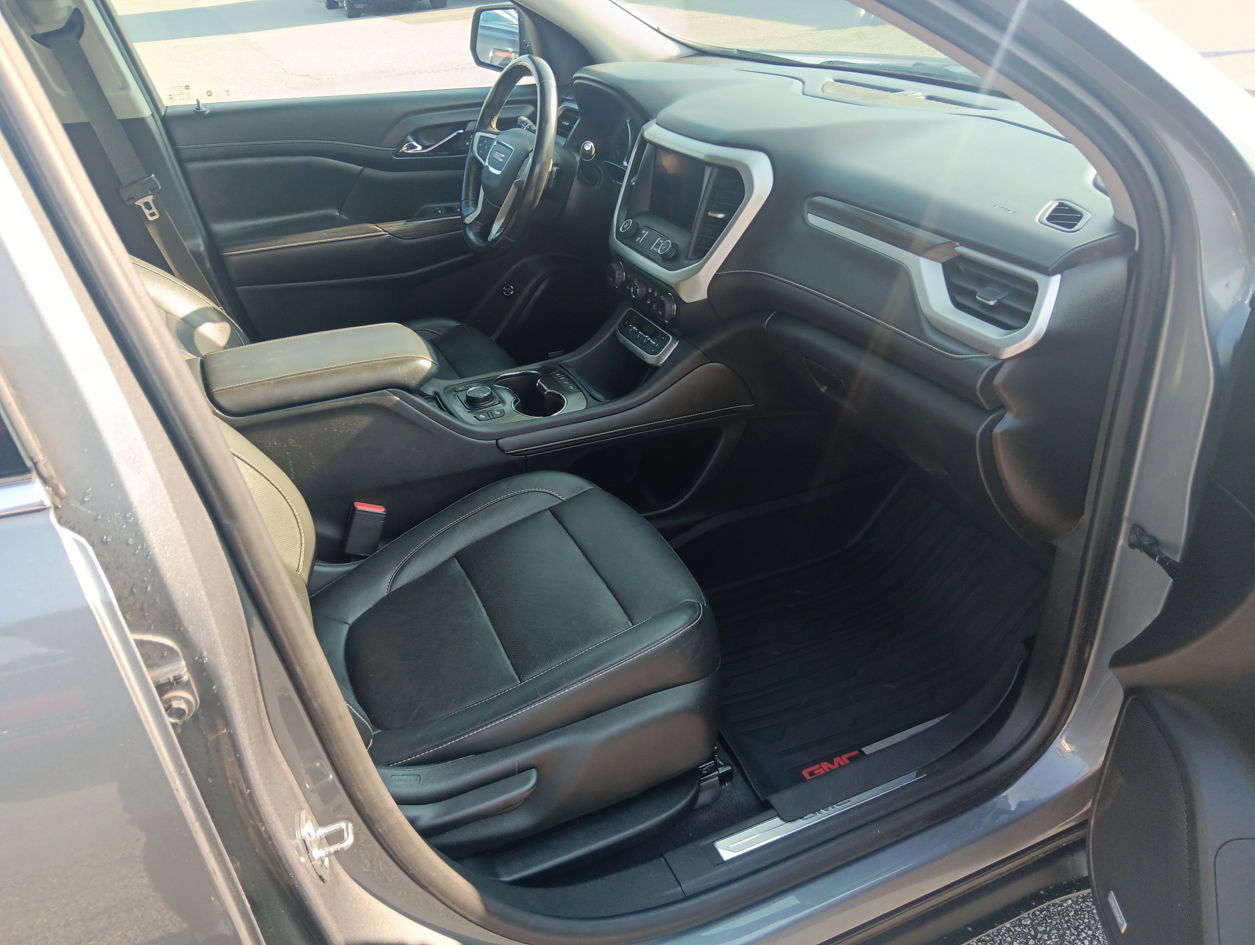 Used 2020 GMC Acadia SLT w/ Trailering Package FWD image 18
