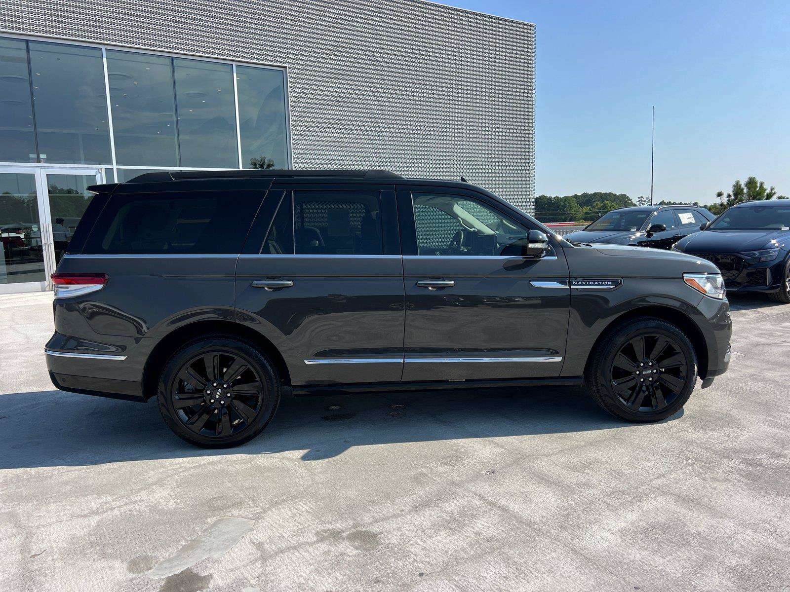 Used 2024 Lincoln Navigator Black Label AWD/4WD image 4