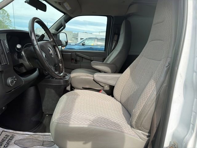 Used 2020 GMC Savana 3500 w/ Driver Convenience Package RWD image 9