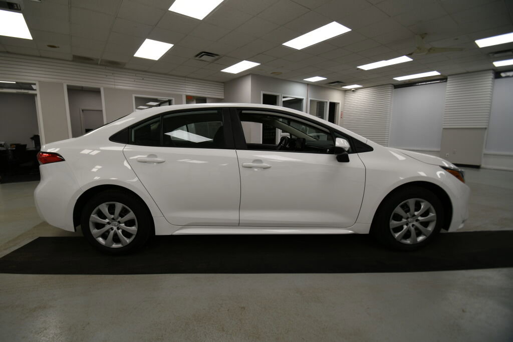 Used 2022 Toyota Corolla LE image 8