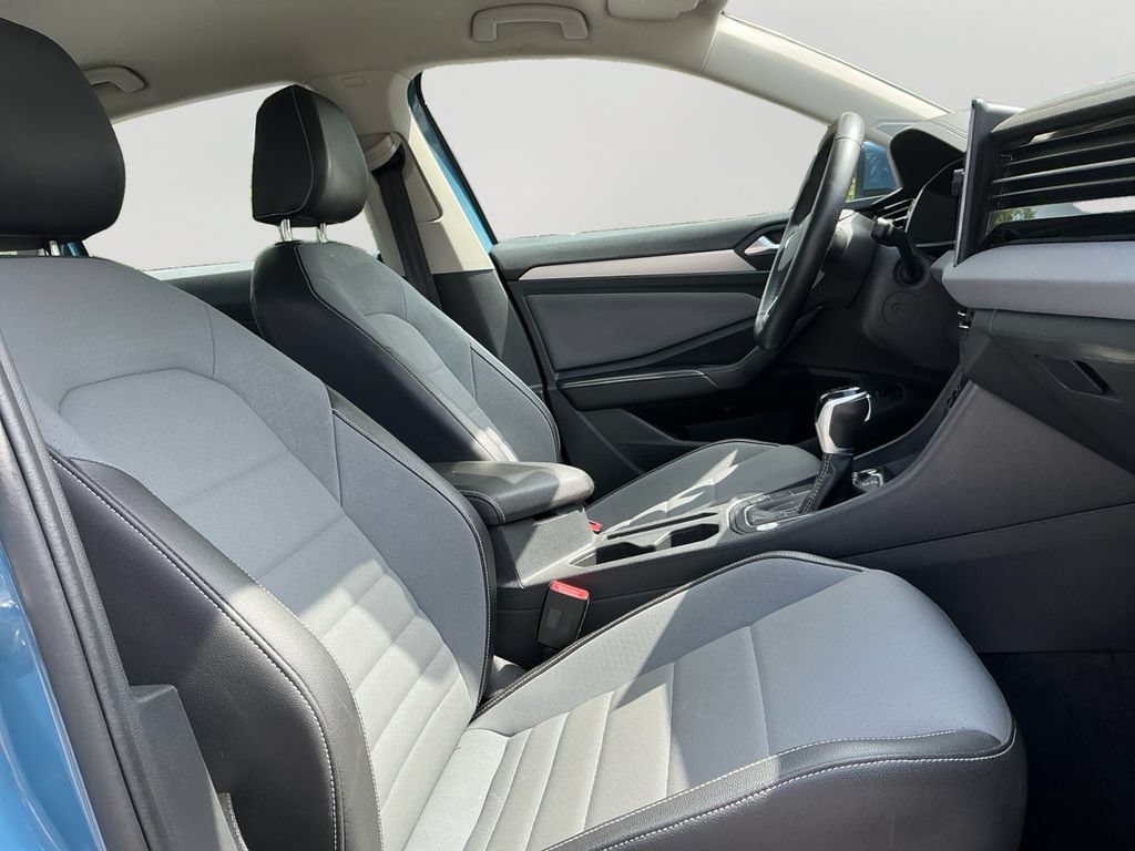 Used 2025 Volkswagen Jetta SE FWD image 12