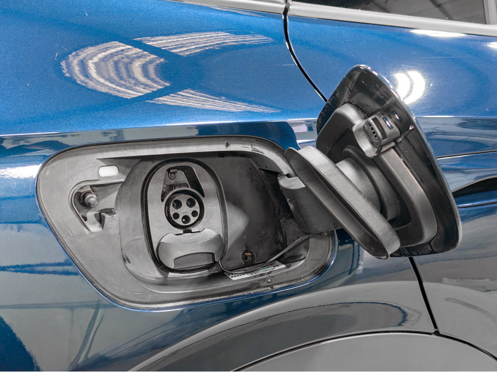 Used 2023 Volkswagen ID.4 Pro AWD/4WD image 5
