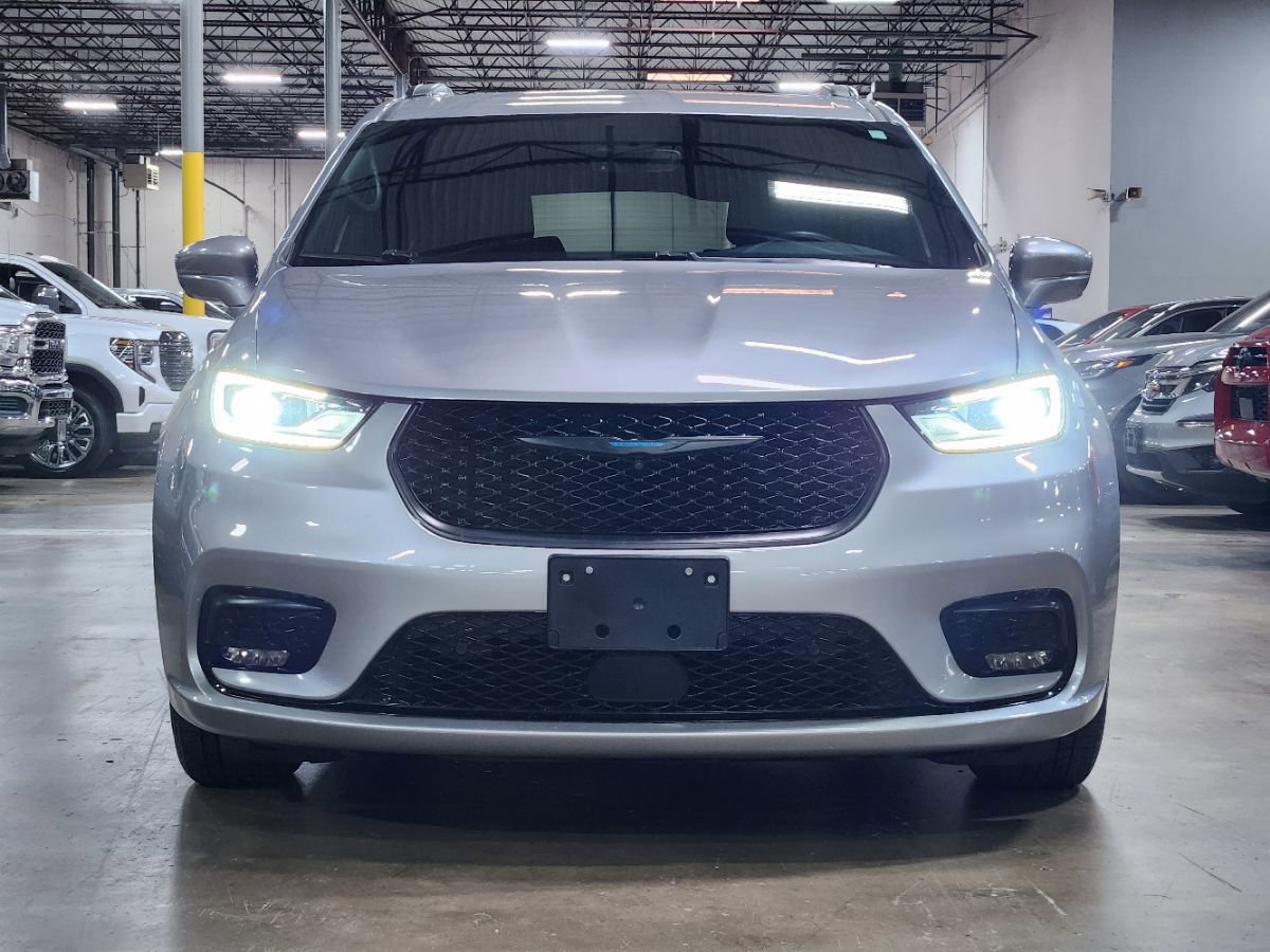 Used 2021 Chrysler Pacifica Touring-L w/ S Appearance Package image 2