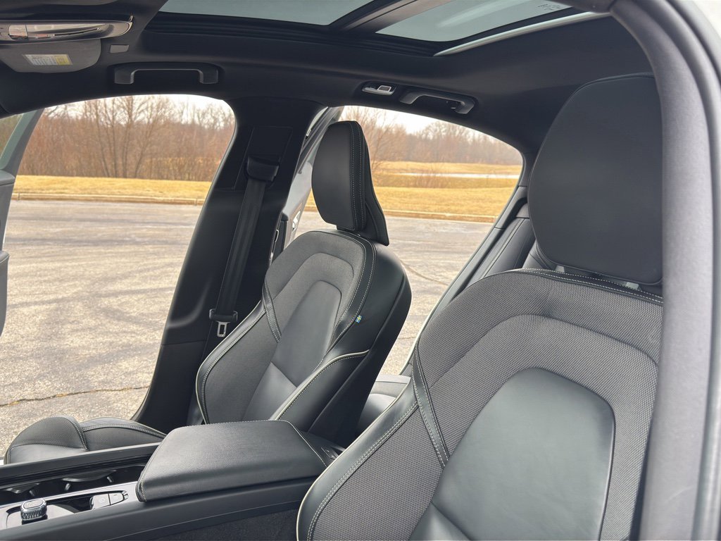 Used 2024 Volvo S60 B5 Plus w/ Climate Package image 18
