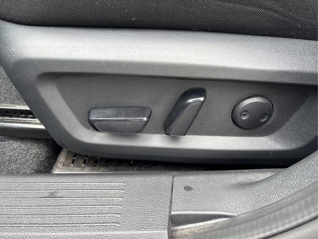 Used 2023 Nissan Rogue SV image 34