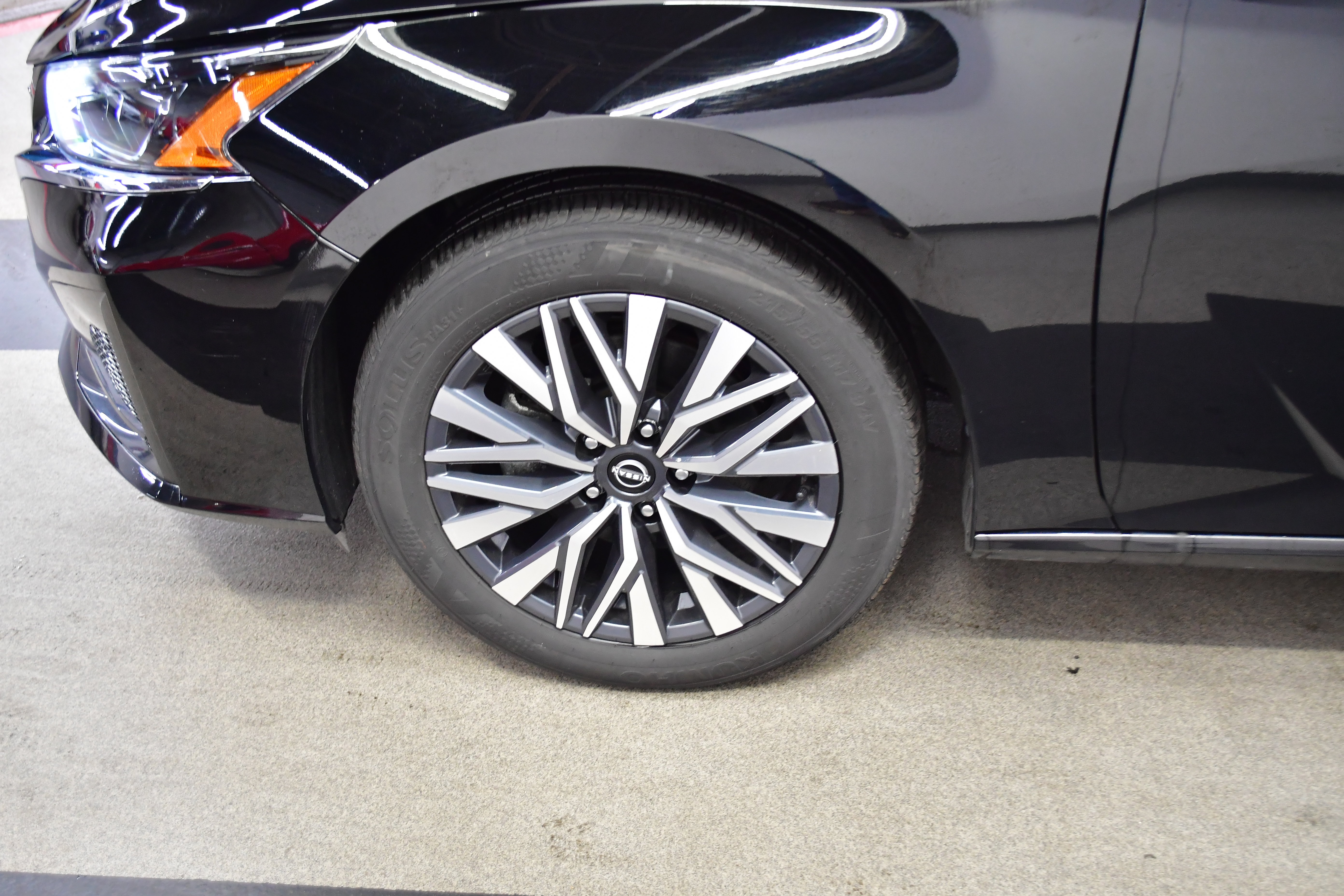 Used 2025 Nissan Altima 2.5 SV FWD image 32
