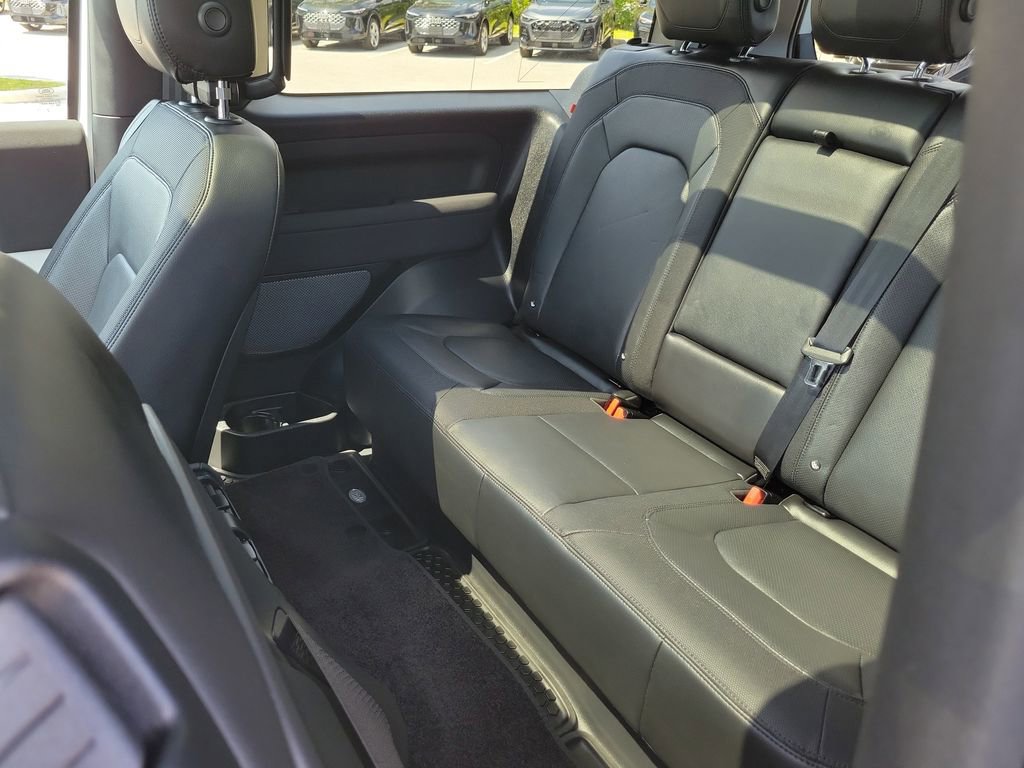 Used 2023 Land Rover Defender 90 X-Dynamic SE image 23